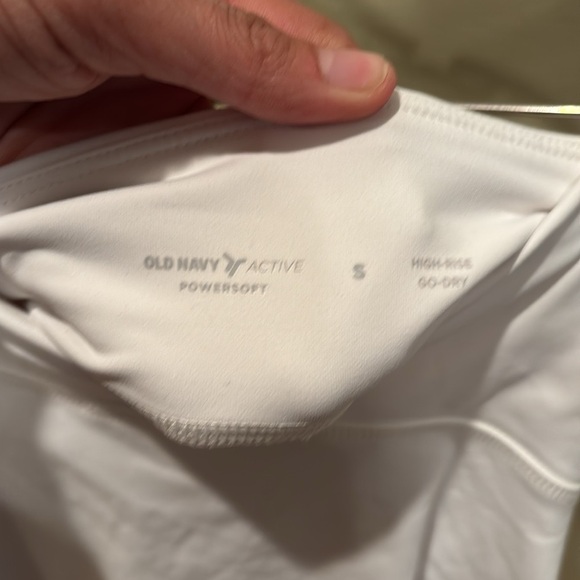 Old Navy woman's white skort - Picture 7 of 9